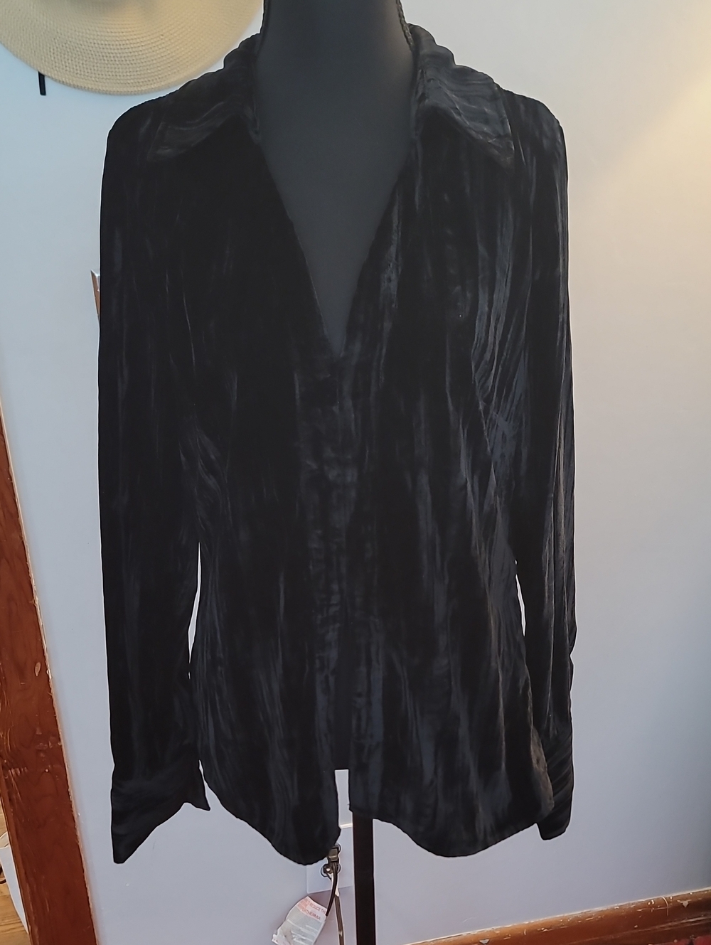 Who What Wear Black Velvet-Texture Lightweight Shirt size med